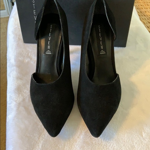 Black faux suede pumps. Used. - Picture 3 of 5
